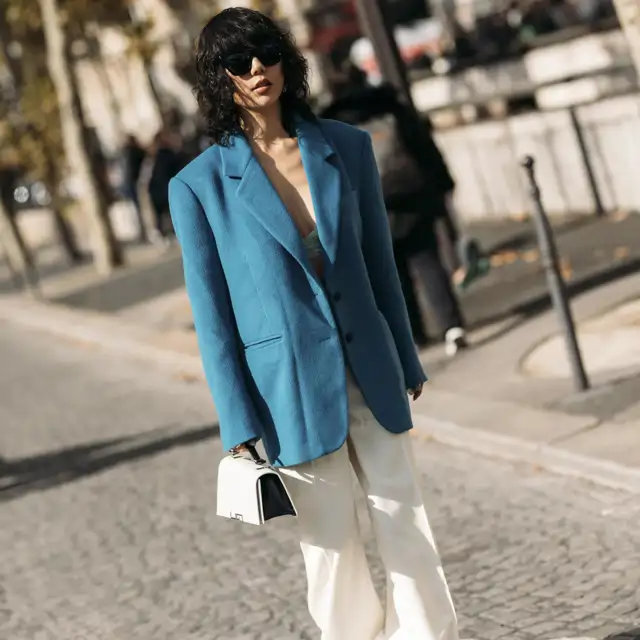 10 pantalones blancos elegantes de Zara que disimulan barriguita y son perfectos para un look elegante este otoño-invierno