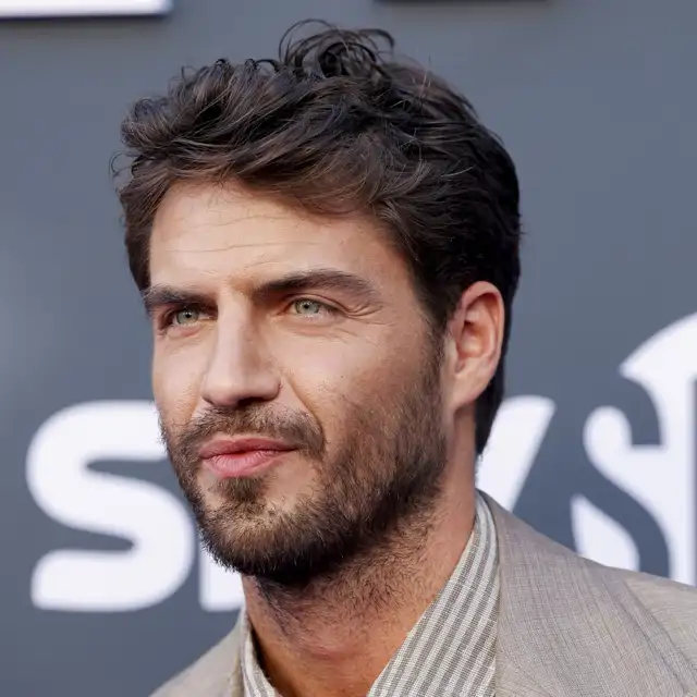 Maxi Iglesias, (34 años): “Después de la ducha nada mejor que un bálsamo corporal hidratante, que deja mi piel hidratada y suave”