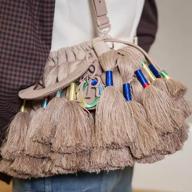 Los bolsos de Dior o cómo leer entre líneas la narrativa de Jonathan Anderson
