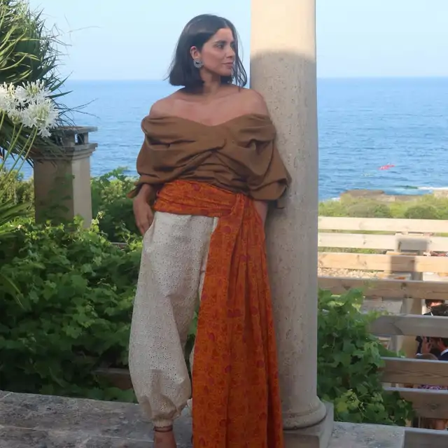 Los pantalones boho SÍ se combinan con estos zapatos cómodos para ser la más elegante los fines de semana de julio
