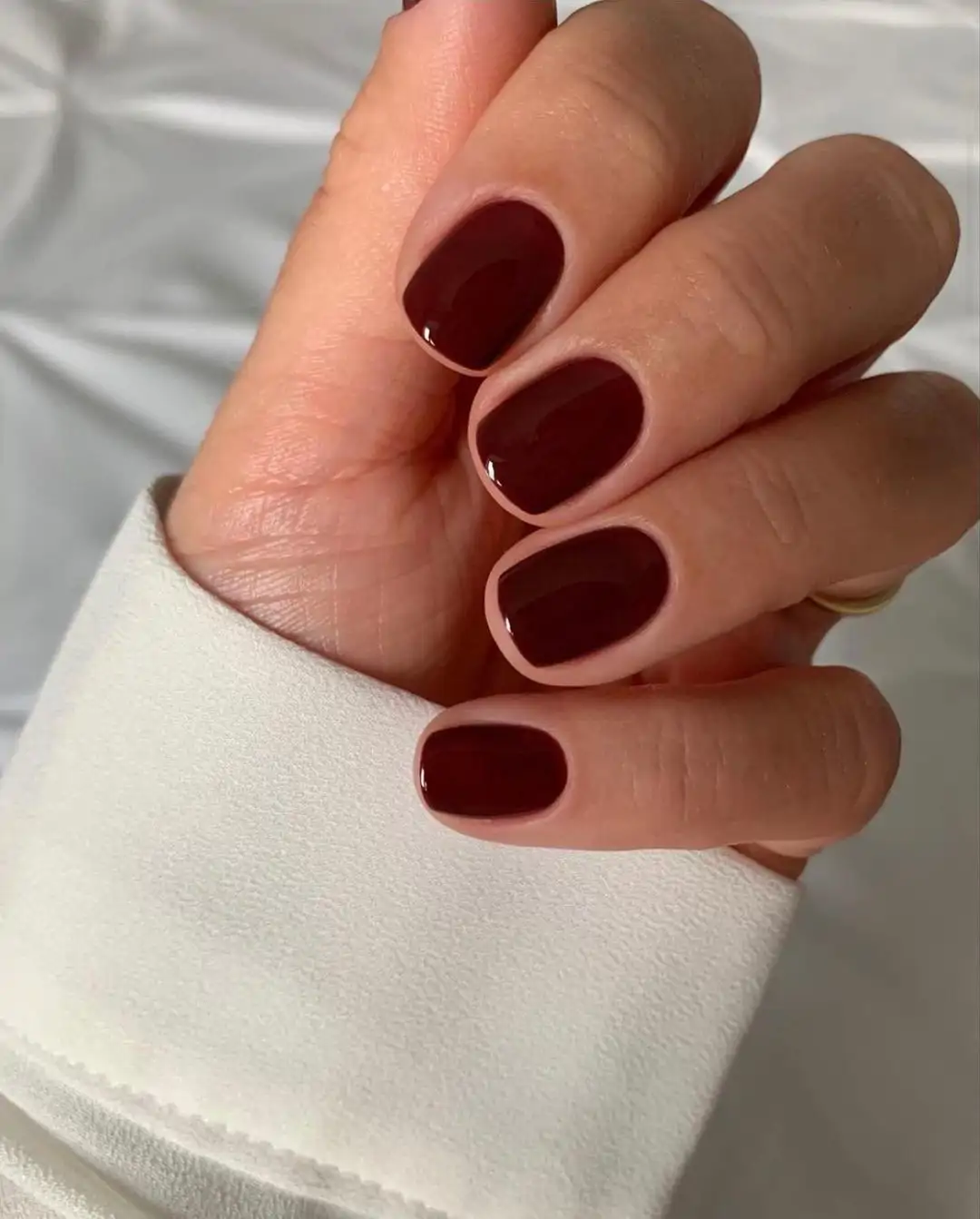 Uñas de invierno elegates: rojo borgoña