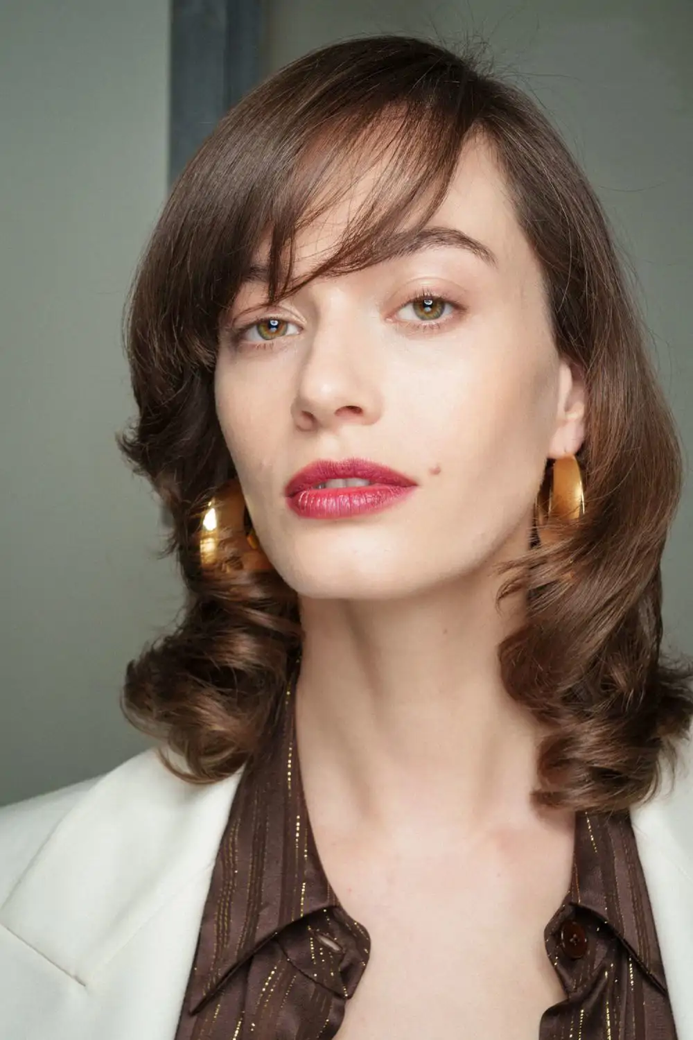 Midi con flequillo ladeado