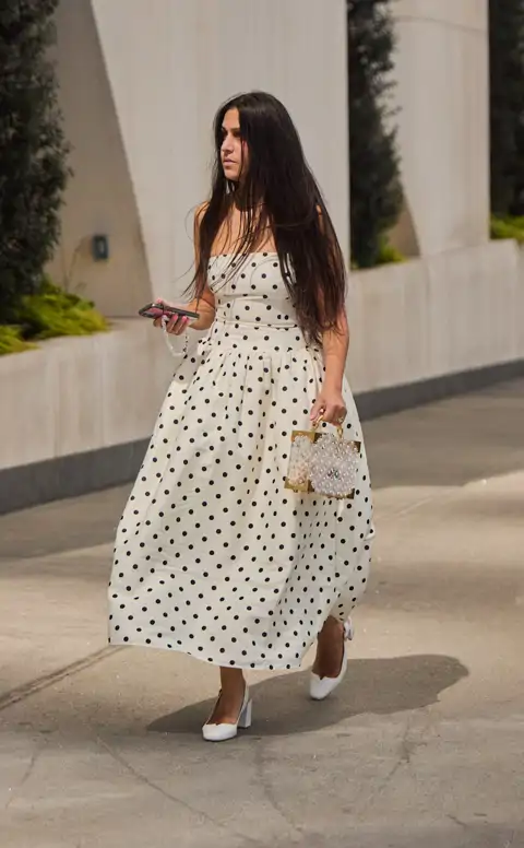 No es de rebajas pero lo parece: acaba de llegar a Lefties el vestido con estampado tendencia con el que serás la mejor vestida del verano (por menos de 20 euros)