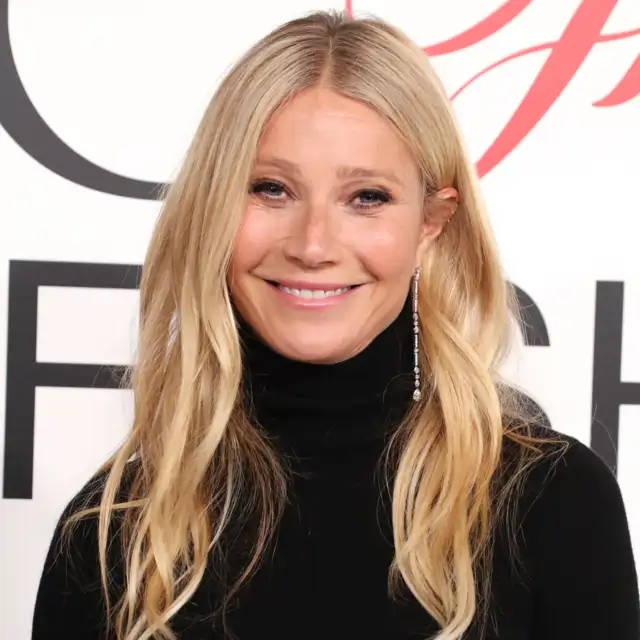 Gwyneth Paltrow (52 años): “Me gusta ponerme un sérum en el pelo 20 minutos antes del champú, para suavizar el encrespamiento, fortalecer y dar brillo al cabello”