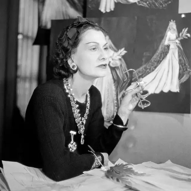 Coco Chanel y sus lecciones de belleza: "Si estás triste, si te decepciona el amor... maquíllate, cuídate, píntate los labios y ¡ataca!"
