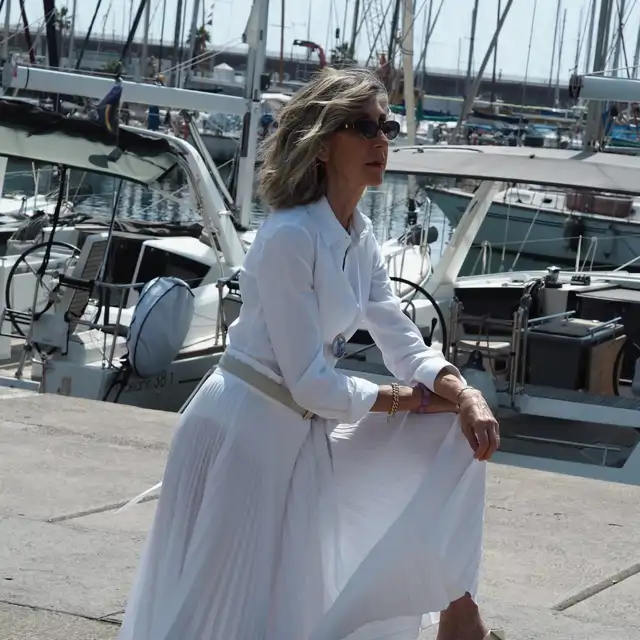 Mi madre de 60+ ha fichado en Mango el vestido camisero que no piensa quitarse hasta septiembre: marca cintura y hace más alta