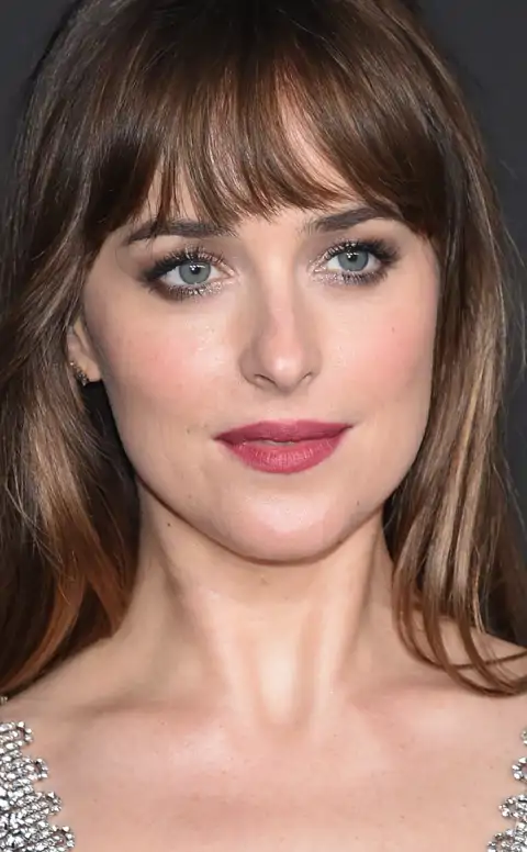 Dakota Johnson (35 años): “No me maquillo si no es necesario. Cuando salgo, uso un poco de corrector, labial y máscara de pestañas”