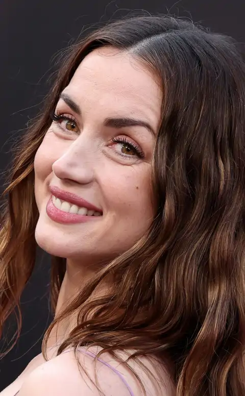 Ana de Armas (37 años): “Me encanta cuando me lavo el pelo por la noche. Me acuesto con él un poco mojado y por la mañana lo siento realmente limpio”