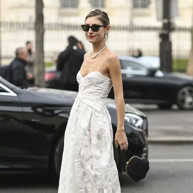 Si tuviera 60 años llevaría este vestido bordado de lo nuevo de Zara porque es elegante, fresquito y con efecto rejuvenecedor 