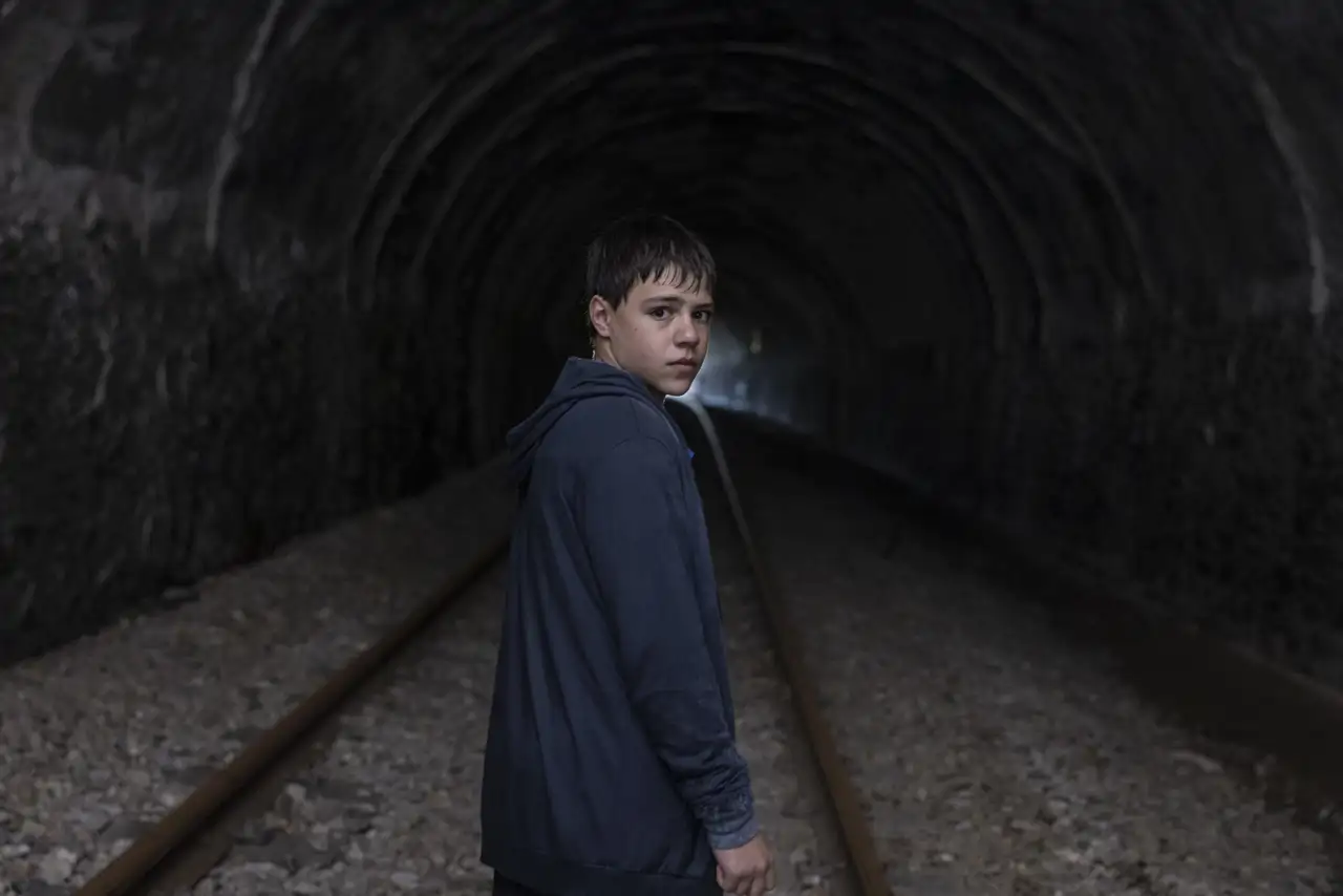 'Invisible', la serie española dramática que trata el acoso: tiene 6 ...